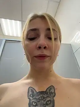 Sunny___Bunny - Take off shorts and slap ass near unrial
