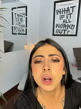 Caroline_dh - cameltoe