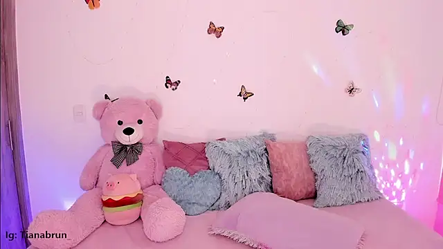 Zara_uwu_ - Tits out