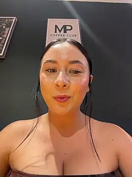Kysha_00 - show my tits under the table🫣