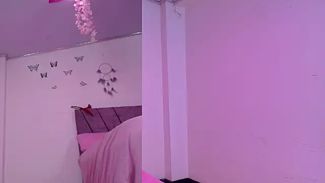 NahomyEvans - Show my buttocks