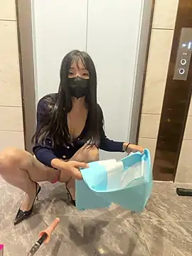 Xiao-Lin - 电梯口脱上衣直播5分钟/启动炮机