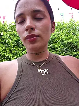 Lorena_Mcfly - Domi ON MY CLIT x5min + plug anal 🌸
