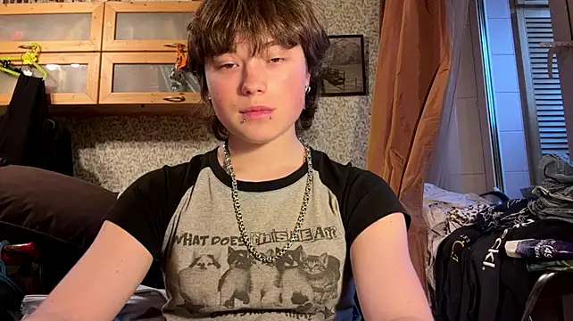 Nellyts - show boobs