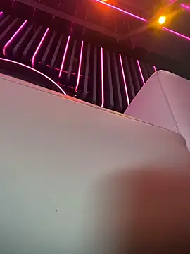 Lola666999 - 完成任务坐异性大腿