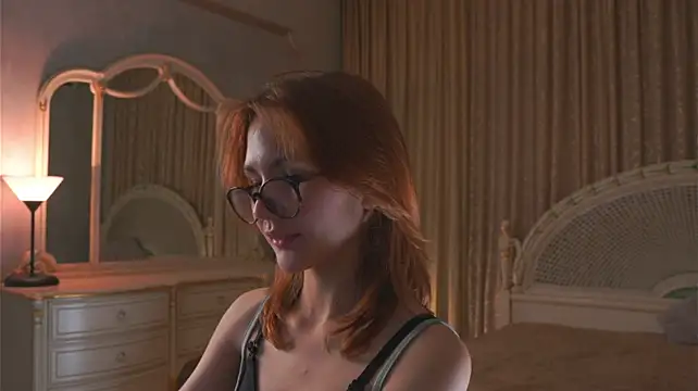 FrediaPfeiff - tease u with bra under top close up <3