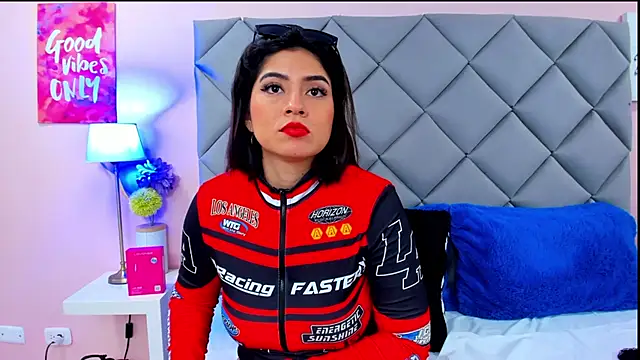 NahomyAdams - finger in my asshole