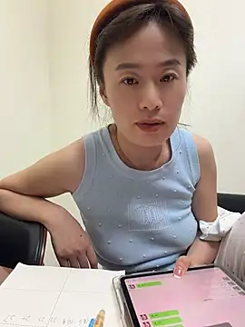 Saozi666 - 完成目标可选：挤奶水、小粉入穴M腿、后入特写、开双插票、叼内裤摇屁股、说爸爸操我