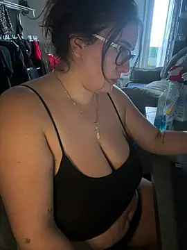 CurvyyMomy - Naked