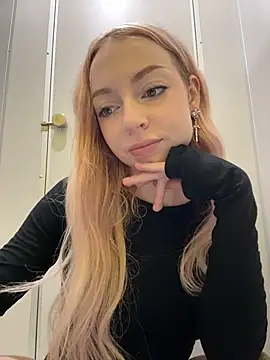 Melissa_grr - Show my WET WET PUSSY! RIGHT HERE