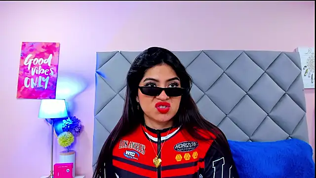 NahomyAdams - finger in my asshole