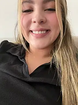 Cloee_Rainbow1 - My ass in your face, lick me 🍑😜