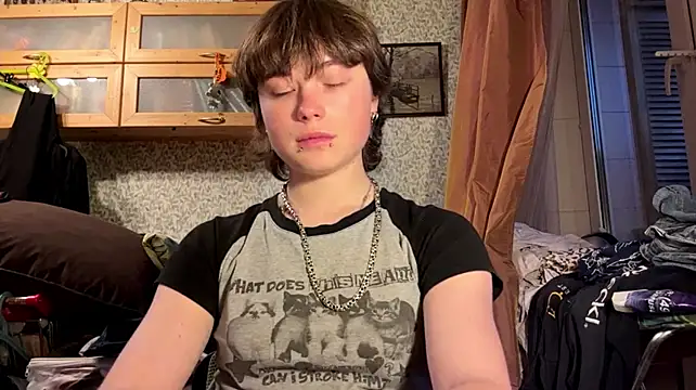 Nellyts - show boobs