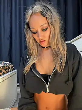 Lissa_kissyou - Riding a dildo + long video gift
