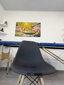 Kinky-Spa - 1 FINGER IN CLIENT ASS