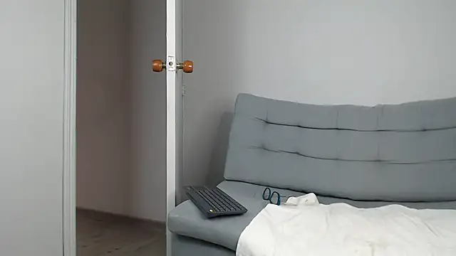 Amber_Etan - SQUATS IN TORSO