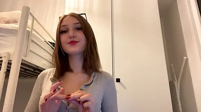 Sereneglowz - Tease you with bra strap👀