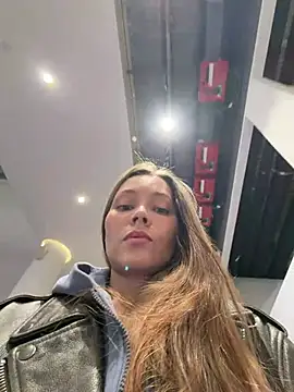 Nicole111 - Open boobs in public WC🚻