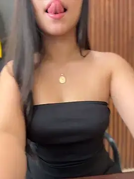 Valentina-gomezz - MASTURBATING IN MALL😳😳