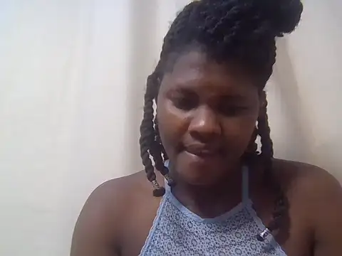 Smallprettygal - show pussy