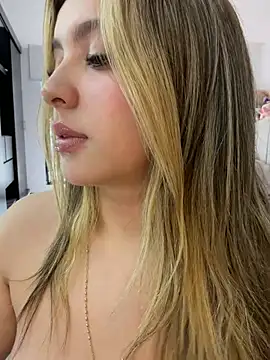 Cloee_Rainbow1 - My ass in your face, lick me 🍑😜