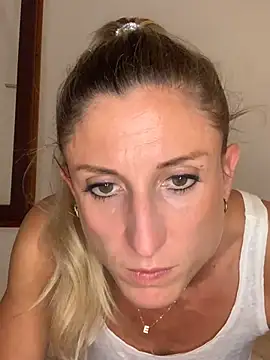 VivienneBlac - show boobs and play with them🍒