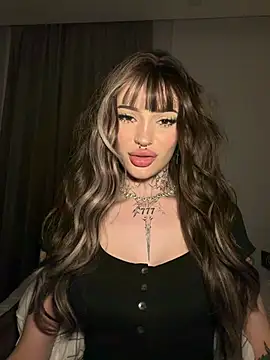 Madelinexx - 😳Tip 200 Tokens for 3 photo Albums😳🎉