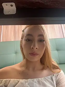Isabella-gaviria - PANTY OFF IN THE MALL + FINGER IN PUSSY