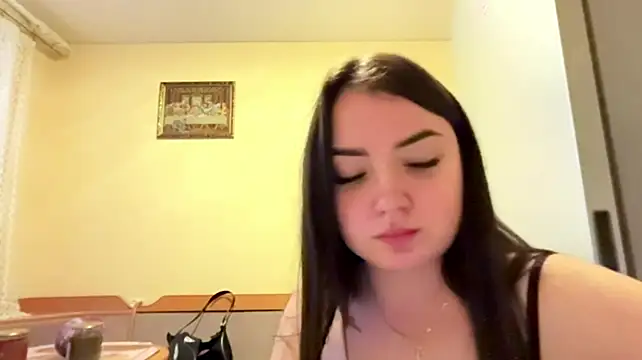 Hillary - Soft lip bite
