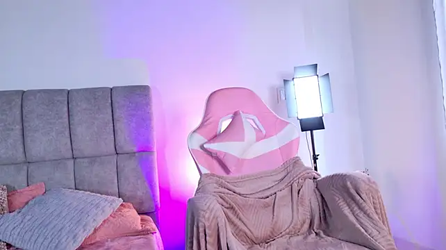 Melanie_hills - drool my boobs