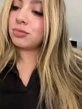 Cloee_Rainbow1 - Twerk one song Cloee for us 🔥 panty off