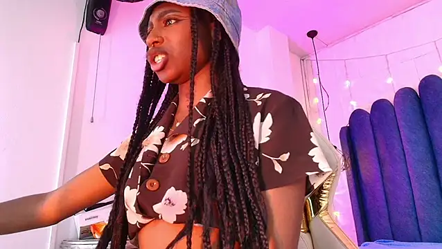 Queen_perla_ - spank ass