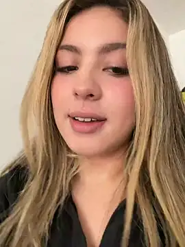 Cloee_Rainbow1 - Twerk one song Cloee for us 🔥 panty off