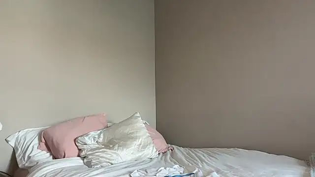 Lindseyyx - whipped cream bra