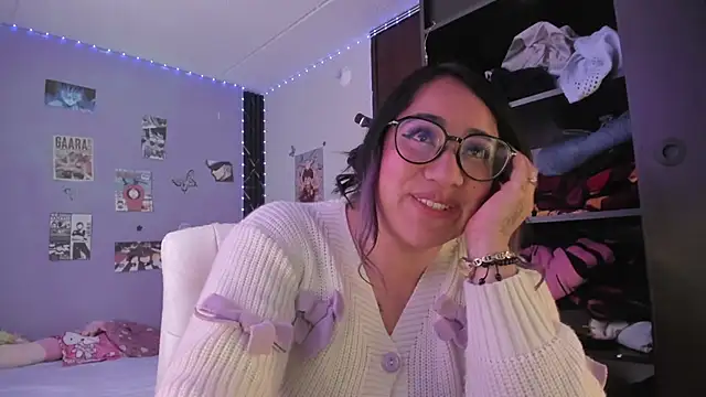 Julibella_sweet - finger en my pussy