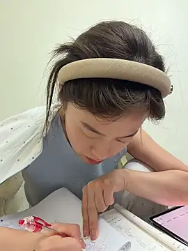 Saozi666 - 完成目标可选：挤奶水、小粉入穴M腿、后入特写、开双插票、叼内裤摇屁股、说爸爸操我