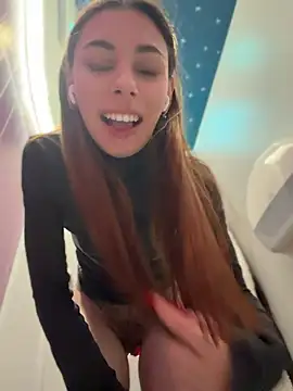 AmelieCrystal - show u my booty >_<