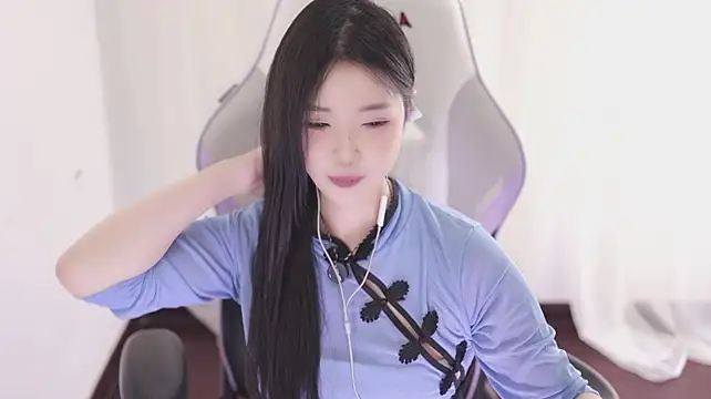 Kitty_baby77 - 完成任务 内裤含嘴里M腿5分钟 最后一个完成的控制黑牛5分钟