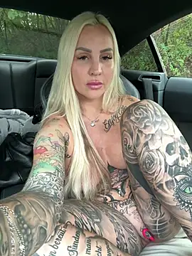 CoraDiamond - Go out of the car naked 👀😍