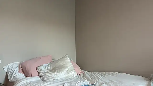 Lindseyyx - whipped cream bra