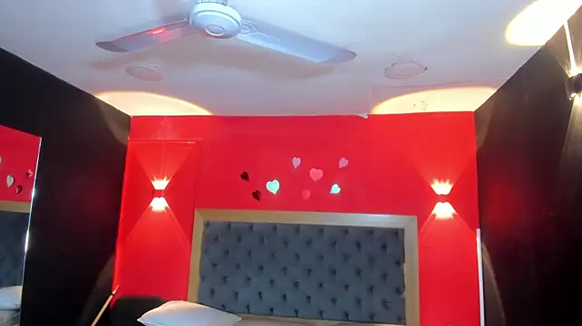 YayaHilton - play with my pussy 💗