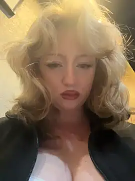 RonnieKiss - Suck dildo