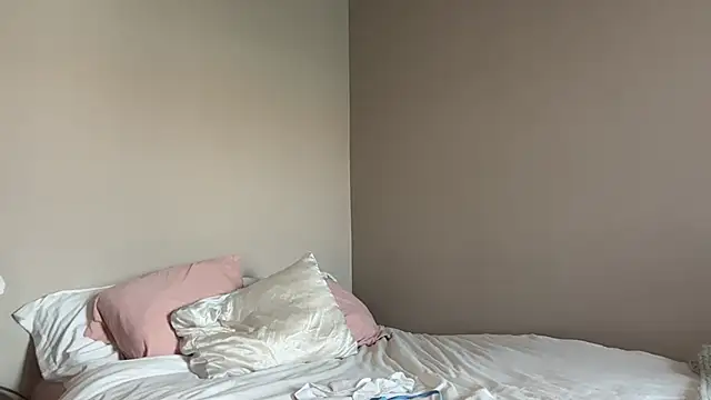 Lindseyyx - whipped cream bra