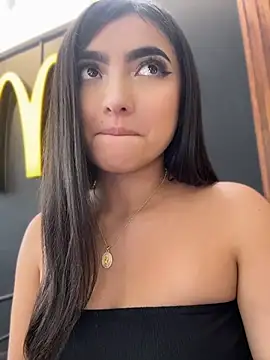 Valentina-gomezz - MASTURBATING IN MALL😳😳