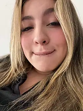 Cloee_Rainbow1 - Twerk one song Cloee for us 🔥 panty off
