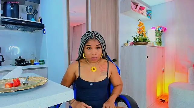 SilvannaFitt - I suck my fingers and massage my pussy
