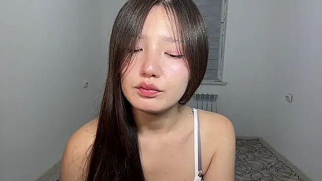 Laayla_ - I'm playing with my shorts