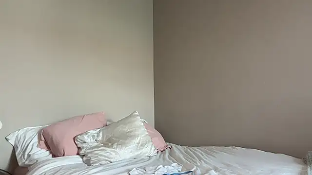 Lindseyyx - whipped cream bra