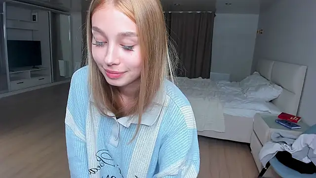 JunieAmert - Warning! One finger bra
