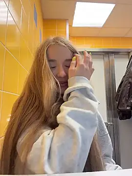 Milaa_sun - flash tits in MALL 🍒